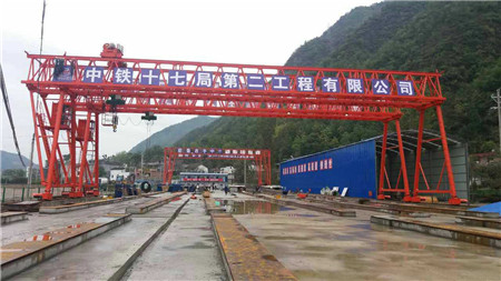 陜西省山陽(yáng)縣色河鎮(zhèn)中鐵十七局施工現(xiàn)場(chǎng)